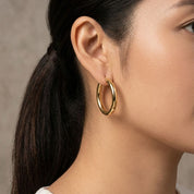 Argollas Maxi Olinda Waterproof: Aretes clásicos y resistentes al agua, perfectos para el uso diario. ¡Estilo y tendencia en cada conjunto!