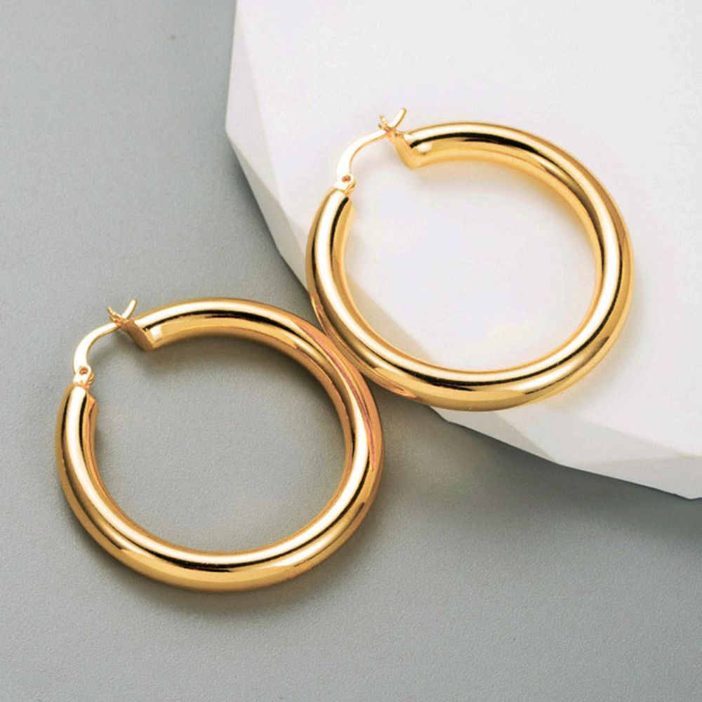 Argollas Maxi Olinda Waterproof: Aretes clásicos y resistentes al agua, perfectos para el uso diario. ¡Estilo y tendencia en cada conjunto!