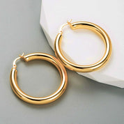 Argollas Maxi Olinda Waterproof: Aretes clásicos y resistentes al agua, perfectos para el uso diario. ¡Estilo y tendencia en cada conjunto!
