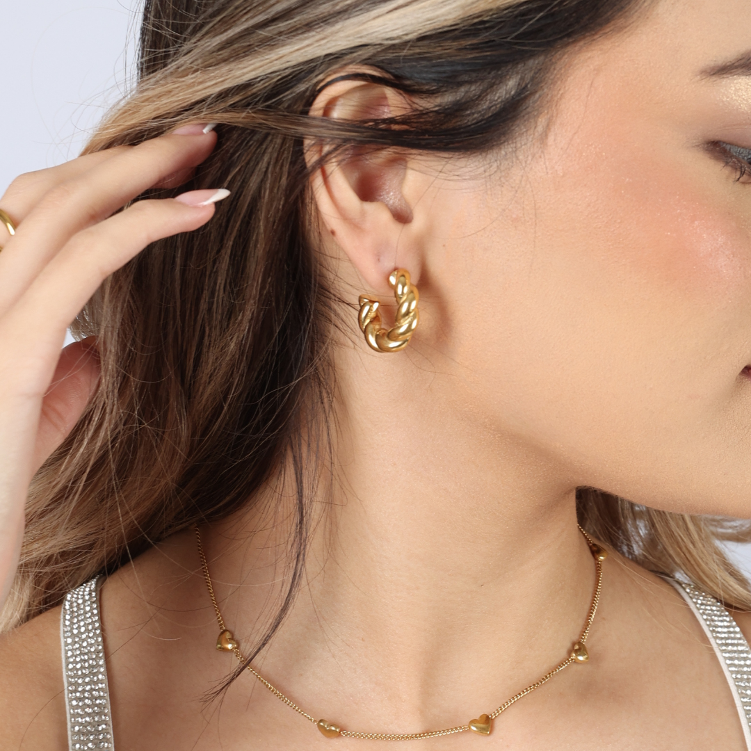 Argollas twist perfectas para tus outfits del día a día - AZZIA JOYERIA 