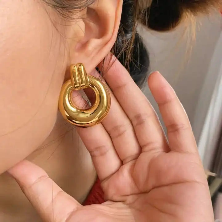 Argollas Olivia Waterproof - Joya en acero inoxidable enchapado en oro 18k - D'Merys
