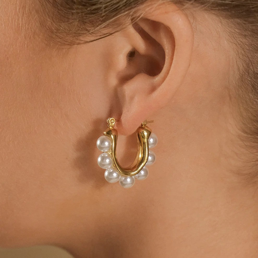 Argollas Perlitas Mini Waterproof en acero 316L enchapado en oro 18k: no se oxida, no pierde el color. Waterproof e hipoalergénico. Envío a todo el Perú.