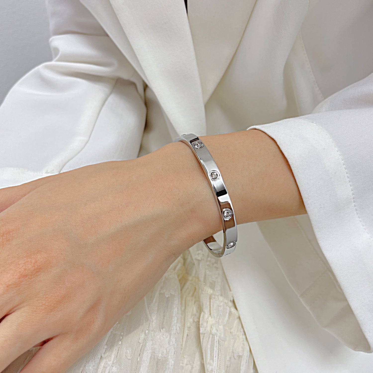 Brazalete Puñera Luces Waterproof: Acero 316L Oro 18k | Azzia - plateado