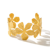 Brazalete Camelia Waterproof - Joya en acero inoxidable enchapado en oro 18k - Azzia joyería