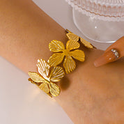 Brazalete Camelia Waterproof - Joya en acero inoxidable enchapado en oro 18k - Azzia joyería