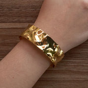 Brazalete Delfina Waterproof - Joya en acero inoxidable enchapado en oro 18k - Azzia joyería
