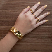 Brazalete Delfina Waterproof - Joya en acero inoxidable enchapado en oro 18k - Azzia joyería