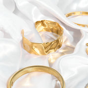Brazalete Delfina Waterproof - Joya en acero inoxidable enchapado en oro 18k - Azzia joyería