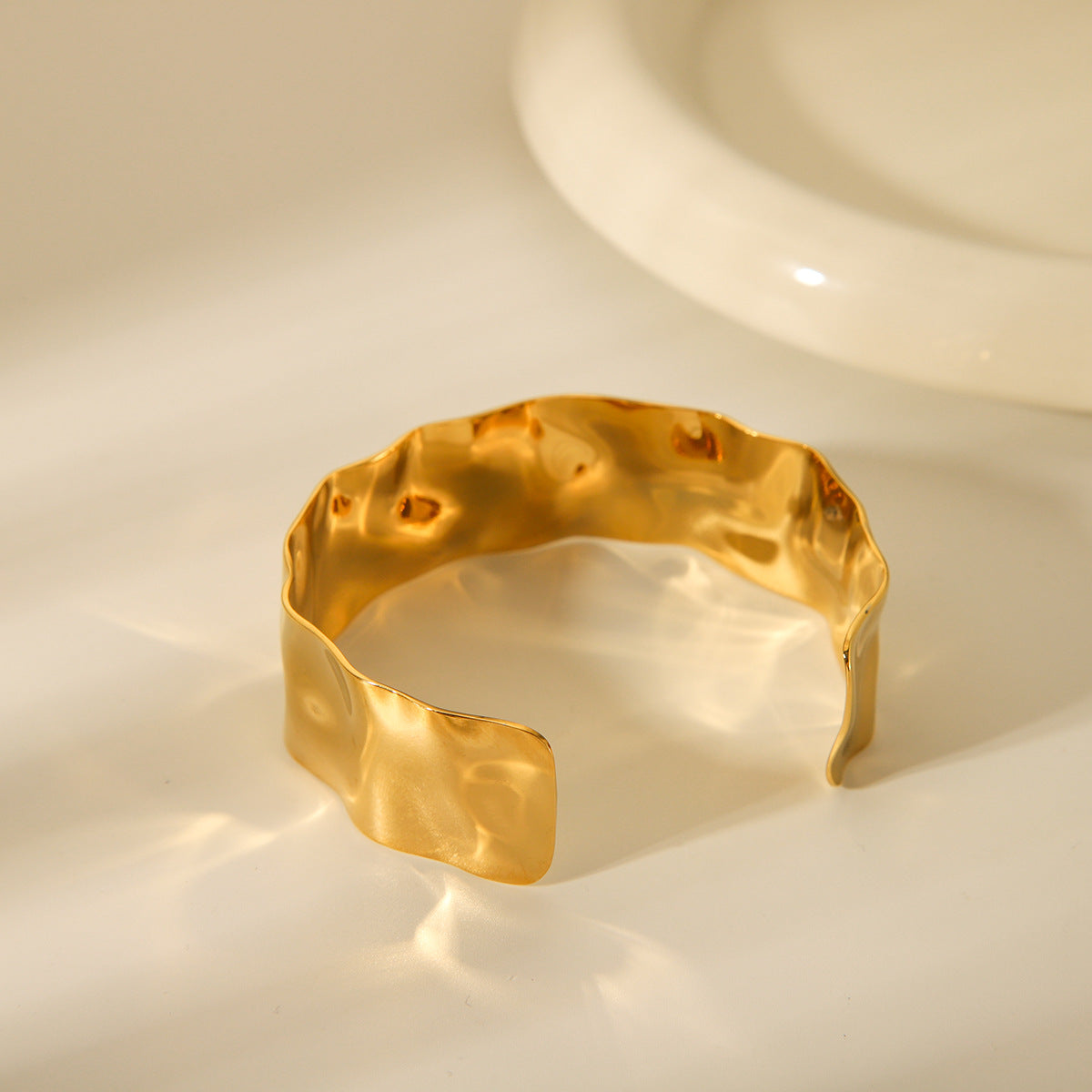 Brazalete Delfina Waterproof - Joya en acero inoxidable enchapado en oro 18k - Azzia joyería