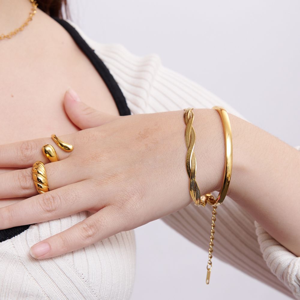 Brazalete Puñera Lisa Waterproof - Joya en acero inoxidable enchapado en oro 18k - Azzia joyería