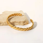 Brazalete Puñera Trenzada Waterproof - Joya en acero inoxidable enchapado en oro 18k - Azzia joyería