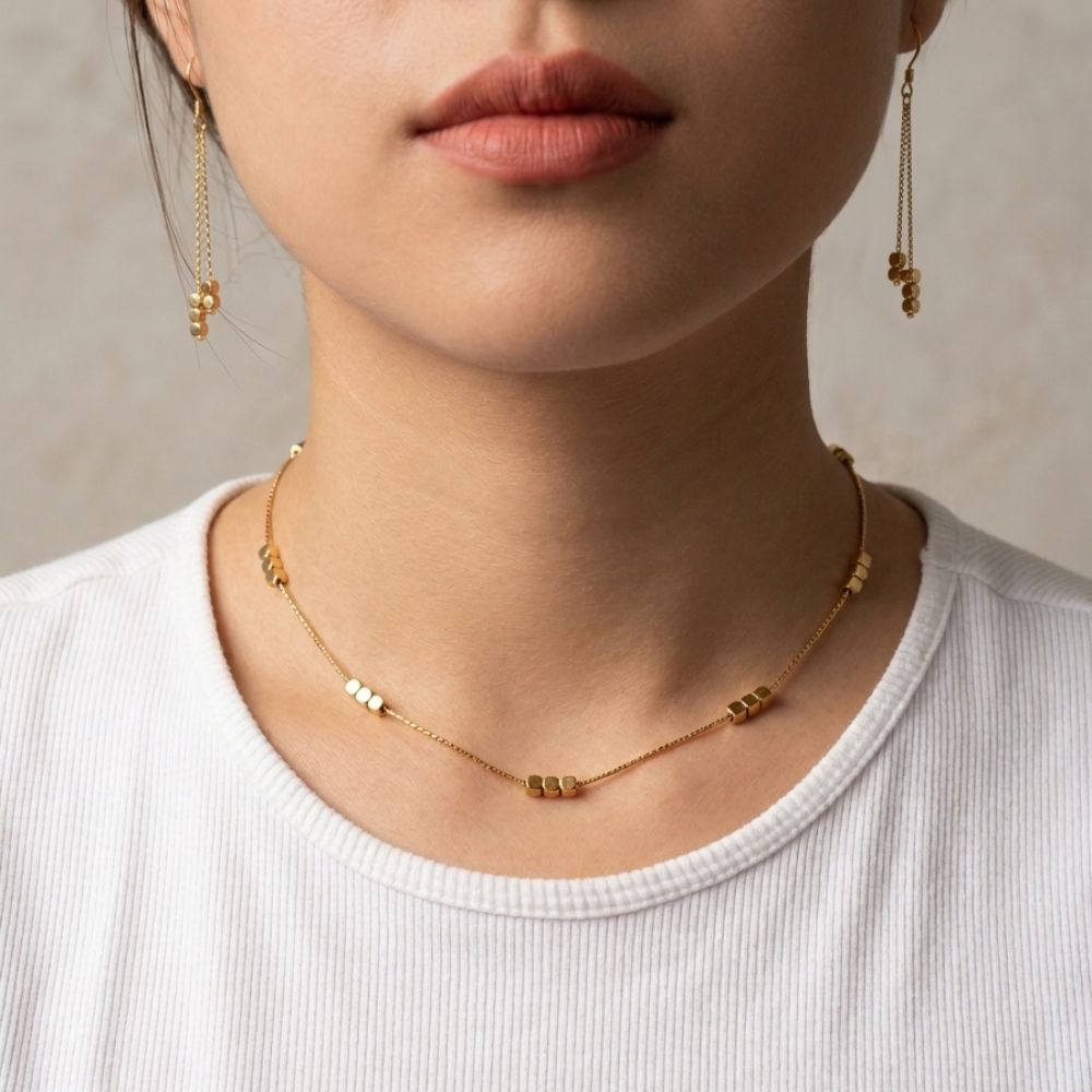 Collar Lumi dorado, diseño delicado y waterproof ideal para looks elegantes - Azzia