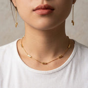Collar Lumi dorado, diseño delicado y waterproof ideal para looks elegantes - Azzia