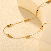 Collar minimalista dorado femenino, joya waterproof que no se despinta ni pierde color - Azzia
