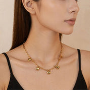 Collar Charms Amour: Joyas con corazones de acero 18k waterproof. Añade un toque romántico y moderno a tu estilo. ¡Resistentes y elegantes!