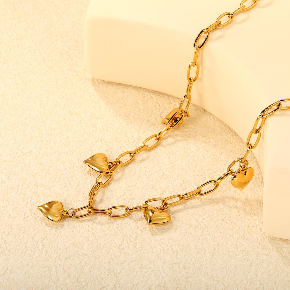 Collar Charms Amour: Joyas con corazones de acero 18k waterproof. Añade un toque romántico y moderno a tu estilo. ¡Resistentes y elegantes!