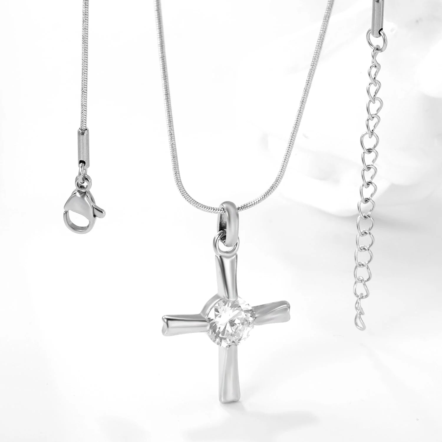 Collar Cruz Ámbar Plateado Waterproof    - AZZIA JOYERIA