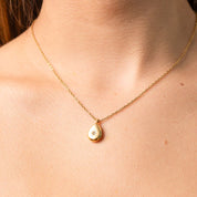 Collar Gota Solar Waterproof en acero 316L enchapado en oro 18k: no se oxida, no pierde el color. Waterproof e hipoalergénico. Envío a todo el Perú.