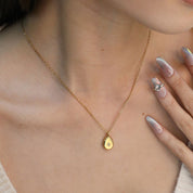 Collar Gota Solar Waterproof en acero 316L enchapado en oro 18k: no se oxida, no pierde el color. Waterproof e hipoalergénico. Envío a todo el Perú.