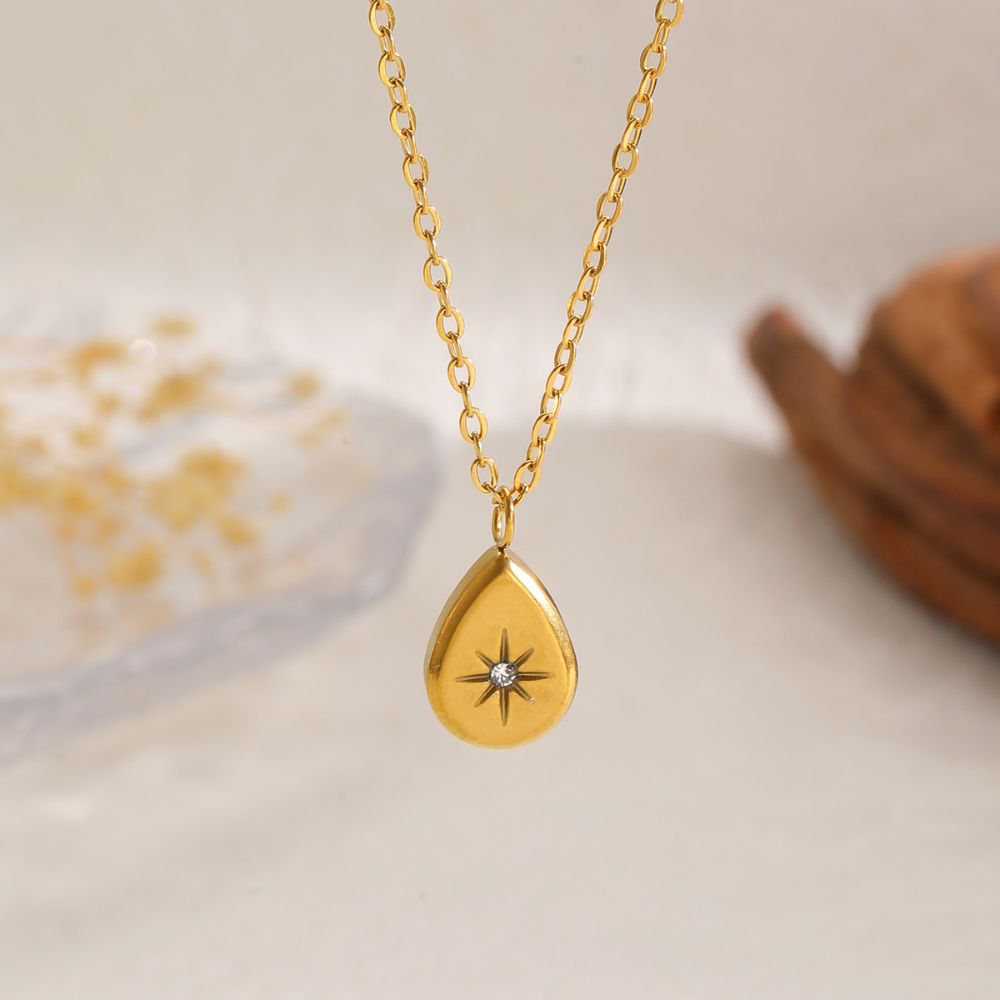 Collar Gota Solar Waterproof en acero 316L enchapado en oro 18k: no se oxida, no pierde el color. Waterproof e hipoalergénico. Envío a todo el Perú.