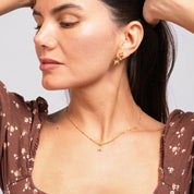 Descubre el Collar Letra con circones blanco, waterproof y elegante. Perfecto para un brillo diario. Garantía de color por 2 años. ¡Hazlo tuyo!