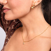 Descubre el Collar Letra con circones blanco, waterproof y elegante. Perfecto para un brillo diario. Garantía de color por 2 años. ¡Hazlo tuyo!