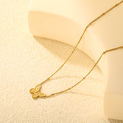 Collar Mariposa Élite: joya waterproof dorada, estilo femenino y elegante. Perfecta para quienes buscan delicadeza y distinción.