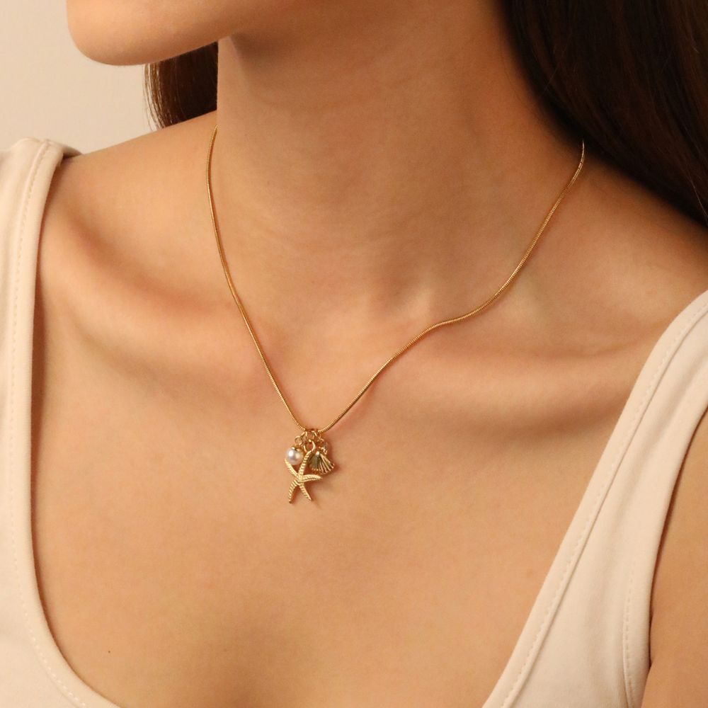 Collar Estrella Marina Waterproof en acero 316L enchapado en oro 18k: no se oxida, no pierde el color. Waterproof e hipoalergénico. Envío a todo el Perú.