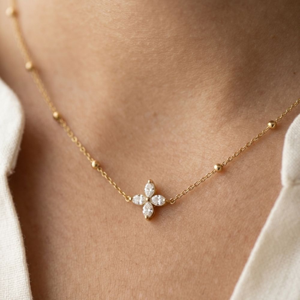 Collar Petalos Circones Waterproof en acero 316L enchapado en oro 18k: no se oxida, no pierde el color. Waterproof e hipoalergénico. Envío a todo el Perú.