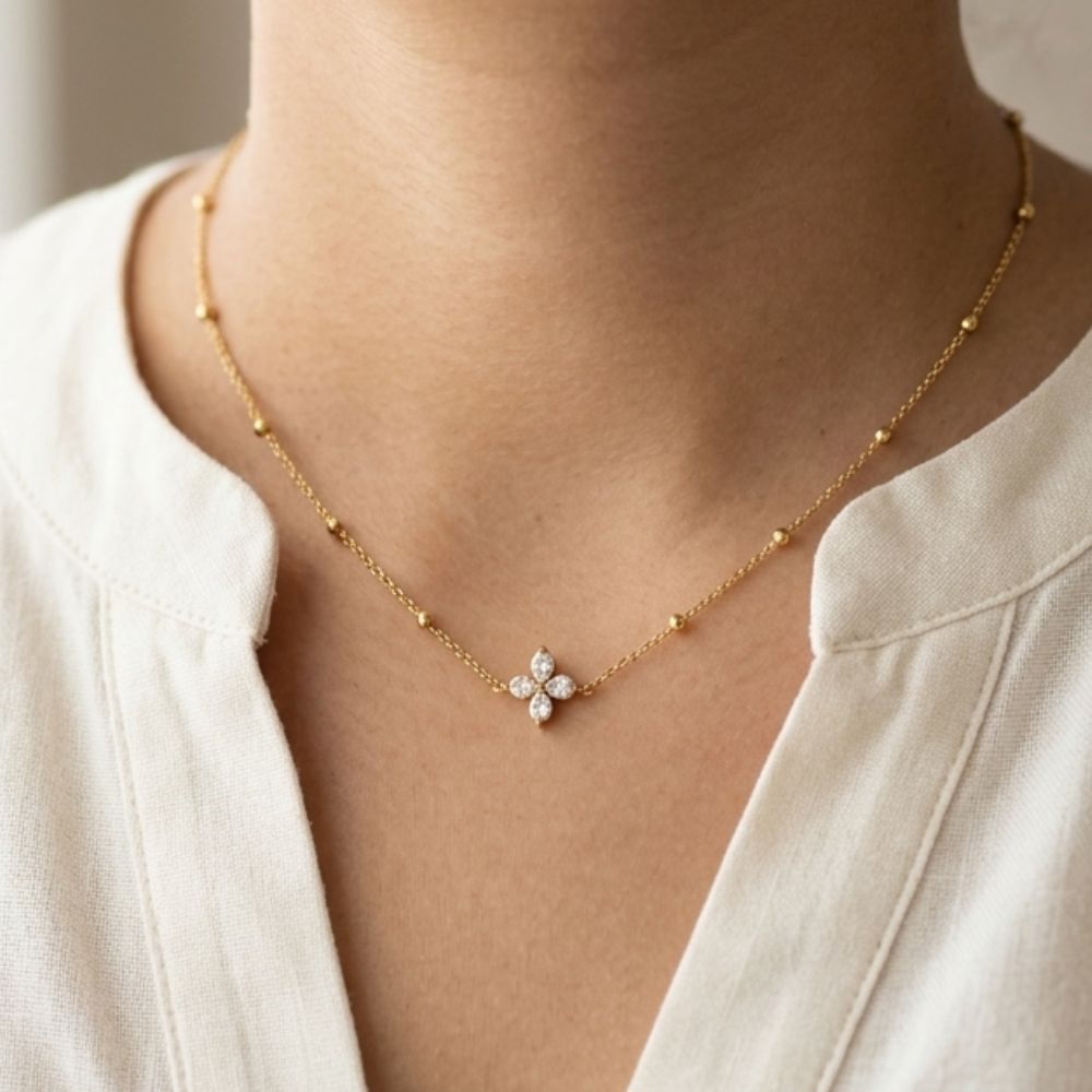 Collar Petalos Circones Waterproof en acero 316L enchapado en oro 18k: no se oxida, no pierde el color. Waterproof e hipoalergénico. Envío a todo el Perú.
