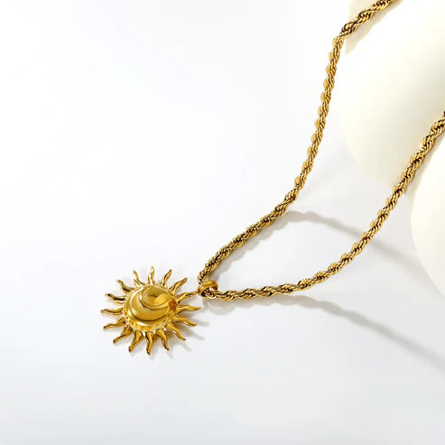 Collar para mujer con dije de perla dorado. Joya waterproof sofisticada, perfecta para looks elegantes y femeninos, resistente al agua sin manchas y elegante.