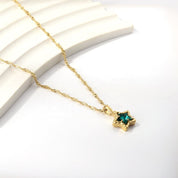 Collar Estrella Green Waterproof - Joya en acero inoxidable enchapado en oro 18k - D'Merys
