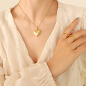 Collar Relicario Dulcelia Waterproof - Joya en acero inoxidable enchapado en oro 18k - D'Merys