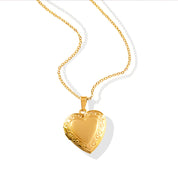 Collar Relicario Dulcelia Waterproof - Joya en acero inoxidable enchapado en oro 18k - D'Merys