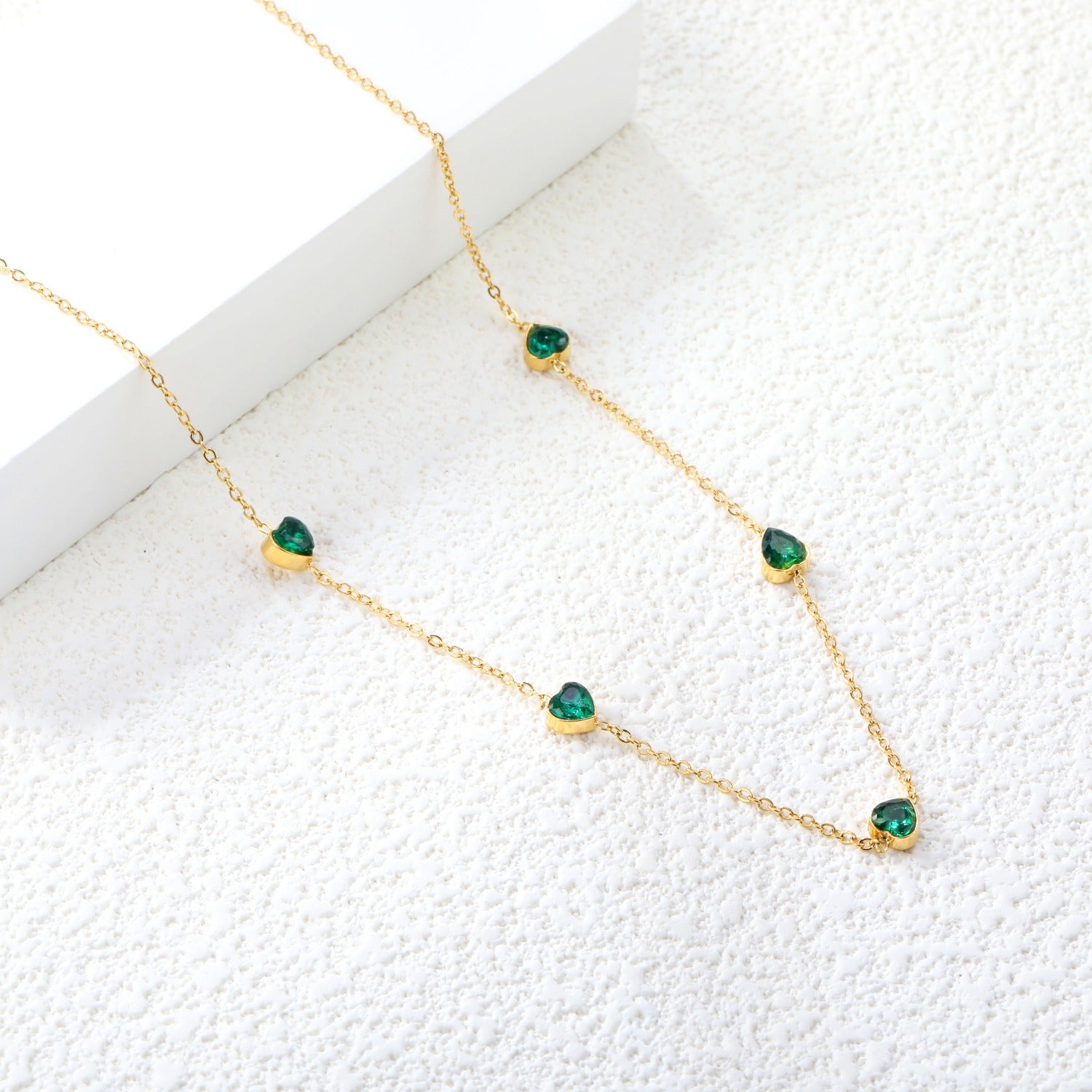 Gargantilla Heart Esmeralda Waterproof - Joya en acero inoxidable enchapado en oro 18k - D'Merys