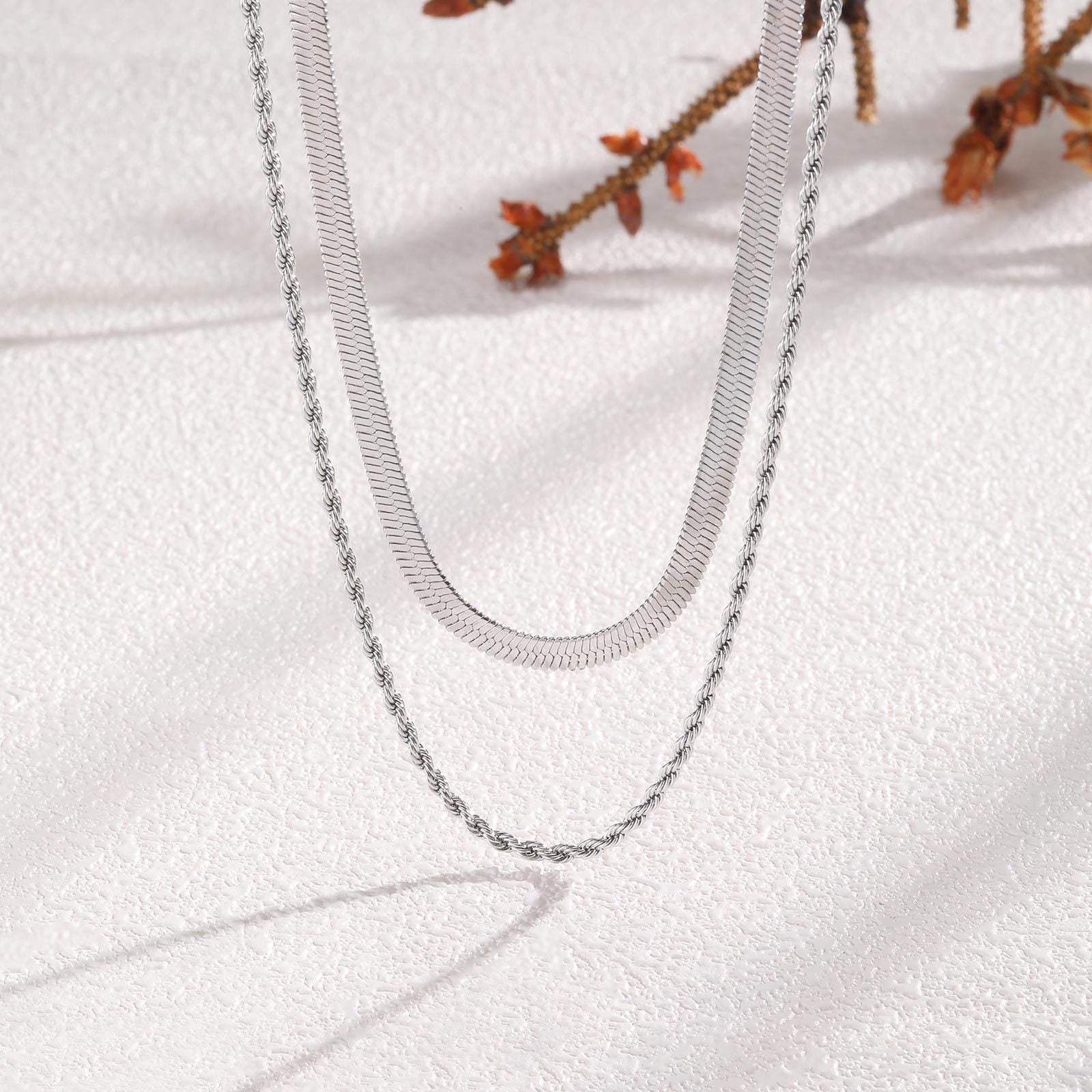 Collar Doble Fátima, sofisticación impermeable con cadena snake y cordón dorado. Ideal para un estilo diario único y elegante. ¡Azzia Joyería!
