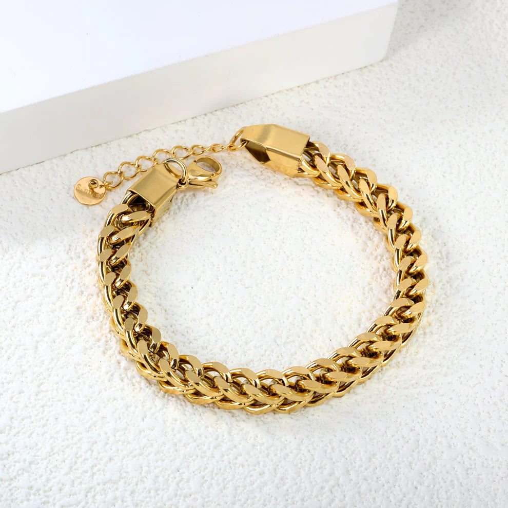 Pulsera para mujer tipo cadena eslabón, joya waterproof de diseño moderno en dorado. Perfecta para cualquier ocasión y resistente al agua ¡Imperdible!