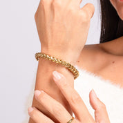 Pulsera para mujer tipo cadena eslabón, joya waterproof de diseño moderno en dorado. Perfecta para cualquier ocasión y resistente al agua ¡Imperdible!