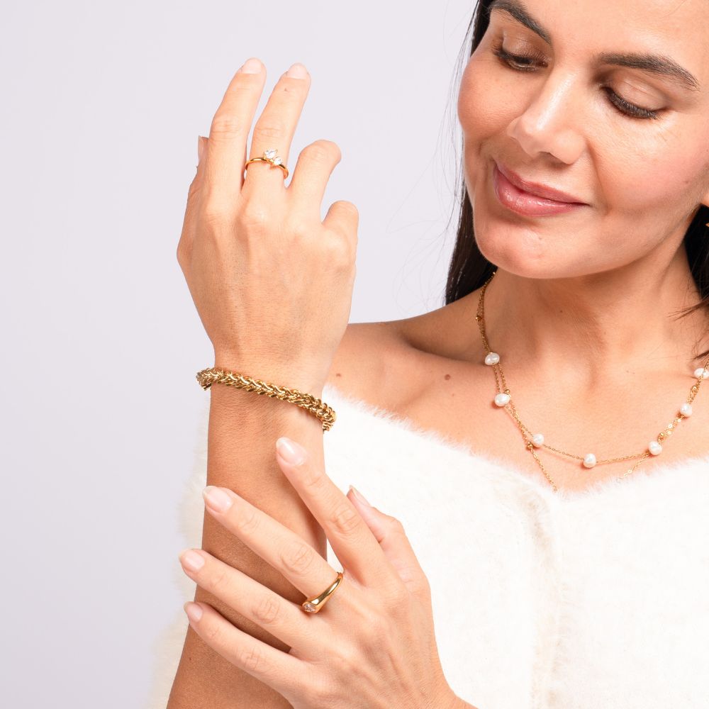 Pulsera para mujer tipo cadena eslabón, joya waterproof de diseño moderno en dorado. Perfecta para cualquier ocasión y resistente al agua ¡Imperdible!