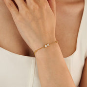 Pulsera Moño Circón para mujer tipo hilo fino en dorado, waterproof delicada y femenina. -  AZZIA JOYERIA 