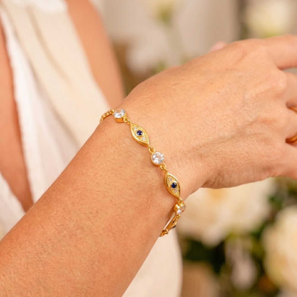 Descubre la Pulsera Ojo Turco Waterproof: diseño ajustable y elegante, ideal para looks creativos. Resistente al agua, perfecta para realzar tu feminidad.