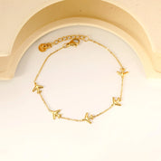 Pulsera para mujer estilo minimalista con dijes de aviones. Joya waterproof con acabado duradero, perfecta como regalo femenino especial y único Gran calidad.