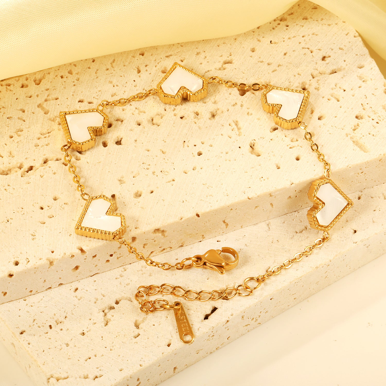 Pulsera Heart Nacar Waterproof - Joya en acero inoxidable enchapado en oro 18k - Azzia joyería
