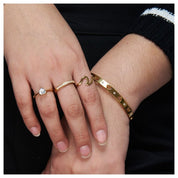 Puñera elegante waterproof combinalo con anillos dorados - Azzia
