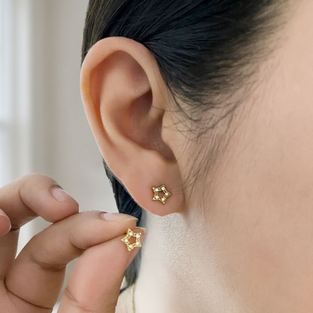 Aretes delicados y elegantes - AZZIA JOYERIA 