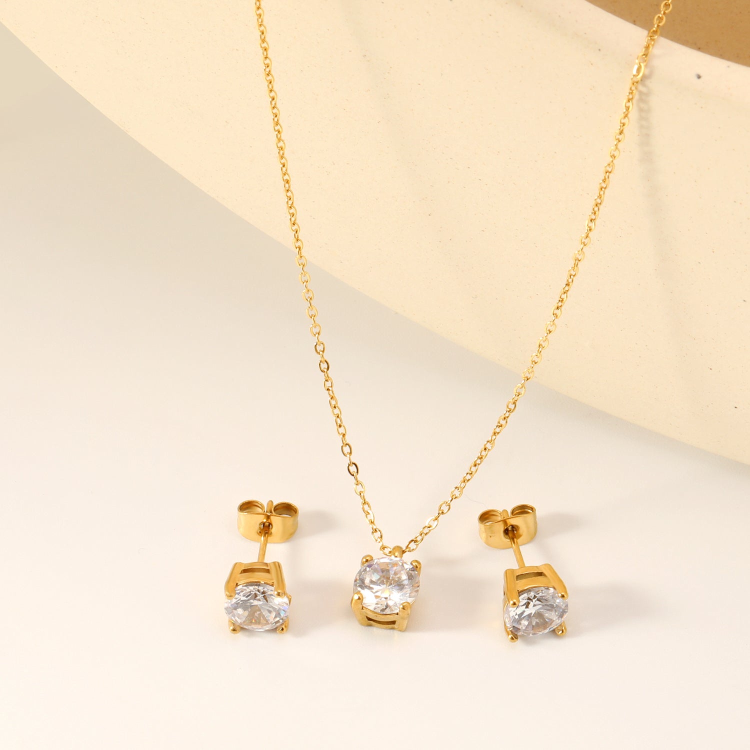 Set Collar con Aretes Gold Waterproof - Joya en acero inoxidable enchapado en oro 18k - Azzia joyería