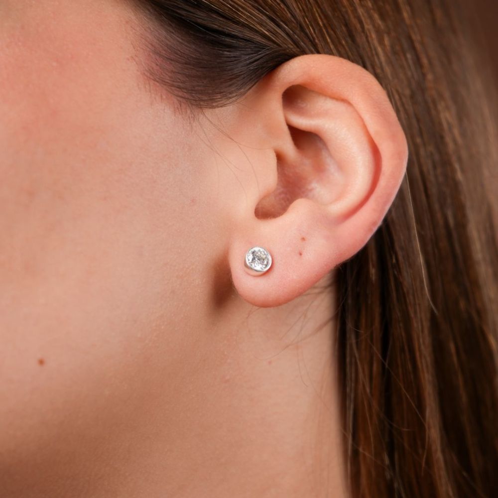 Arete con punto de luz - AZZIA JOYERIA