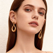 Aretes Valeria Infinito Waterproof: Acero 316L Oro 18k | Azzia
