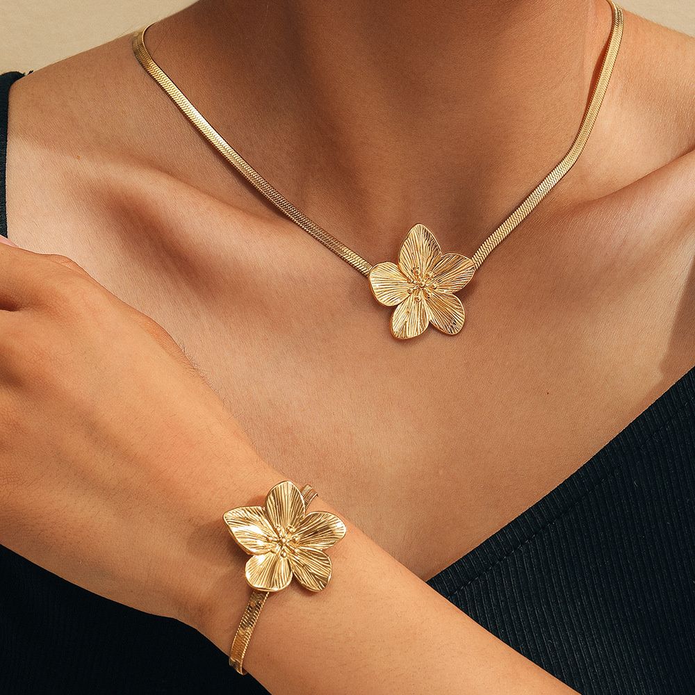 Pulsera Camelia enchapado en oro 18K,  Acero inoxidable- AZZIA JOYERIA