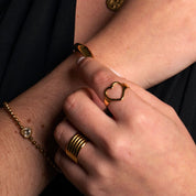 Anillo Triple Cruzado Waterproof en acero 316L enchapado en oro 18k: no se oxida, no pierde el color. Waterproof e hipoalergénico. Envío a todo el Perú.